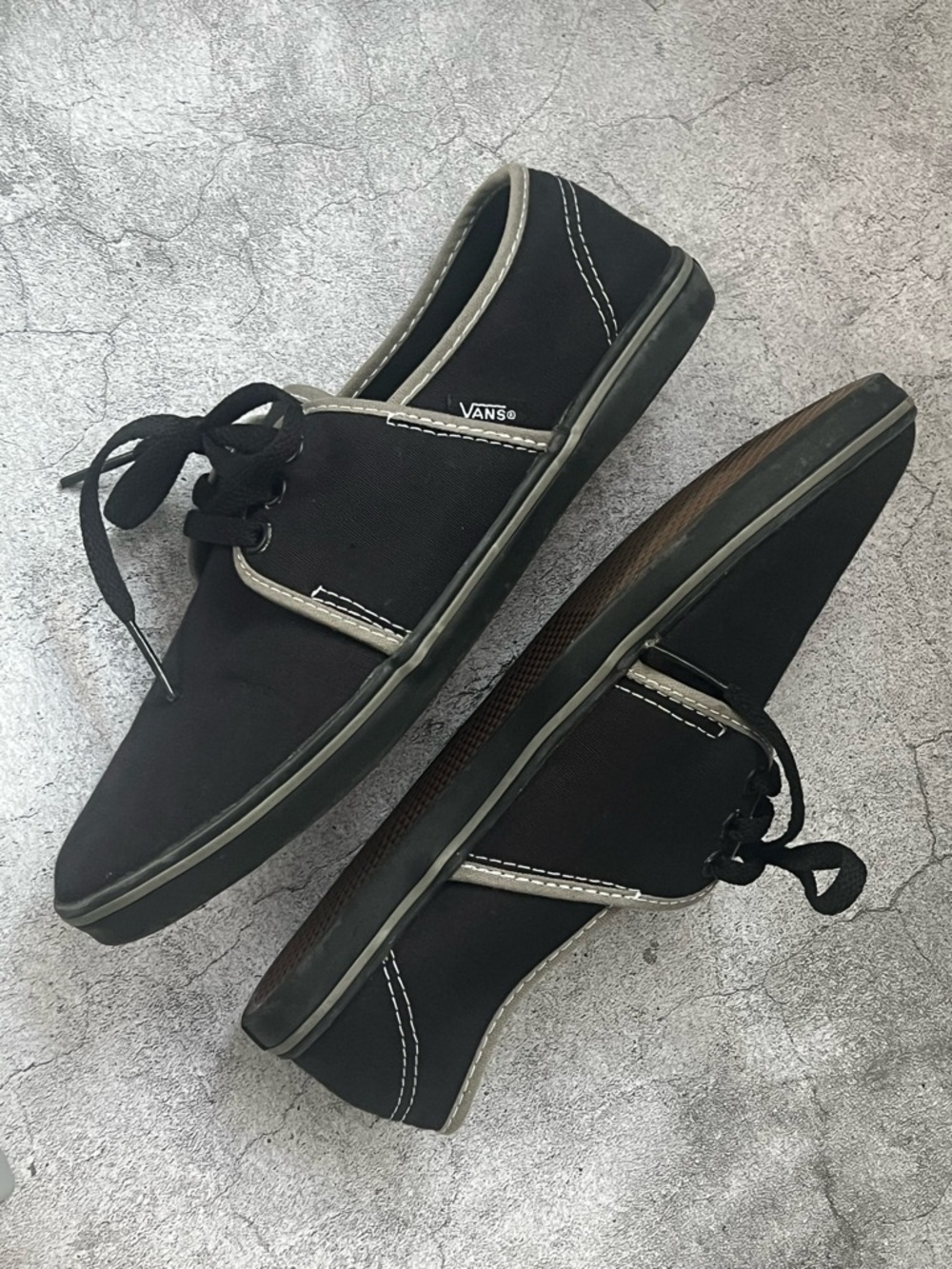 Vans Aleeda Women’s Trainers Black Canvas Low-Top Lace-Up Sneakers